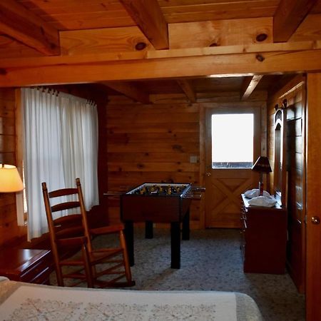 Вилла Cabin Fever Гатлинбург Экстерьер фото
