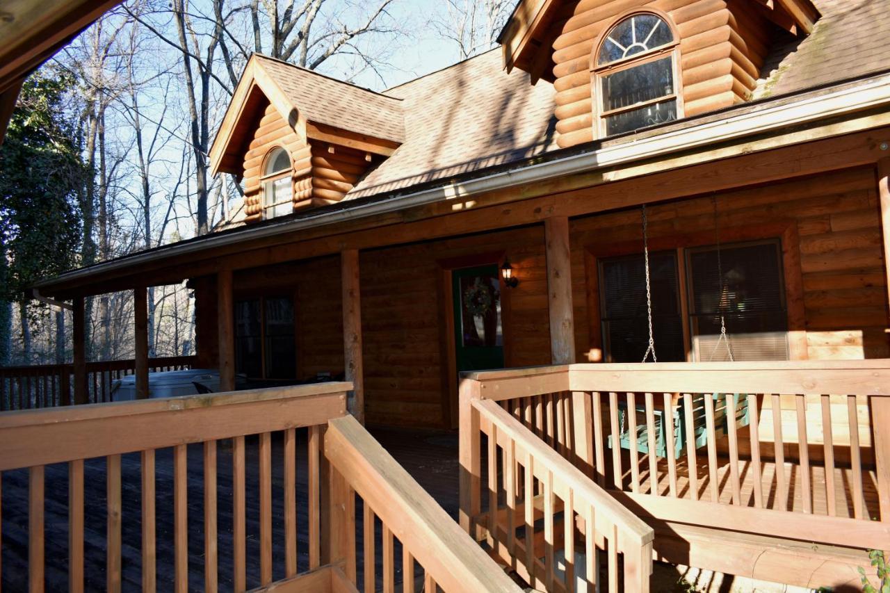 Вилла Cabin Fever Гатлинбург Экстерьер фото